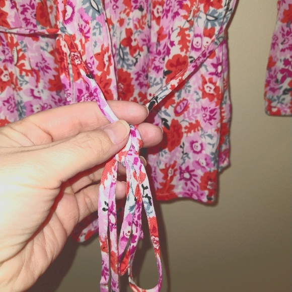 🆕Lucky Brand 🍀 Floral Wrap Top Size M - Picture 5 of 11